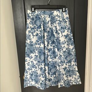 Vintage Lucia Blue and White Pleated Midi Skirt for Casual Wear